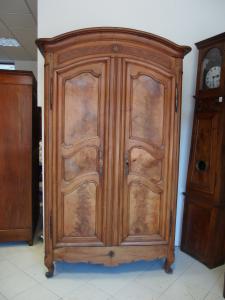 ARMADIO A DUE PORTE RESTAURATO IN NOCE CAPPELLO MOSSO EPOCA 700 FRANCIA